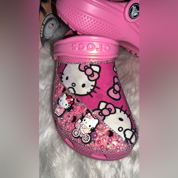 Customized hello kitty crocs - Picture 3 of 6
